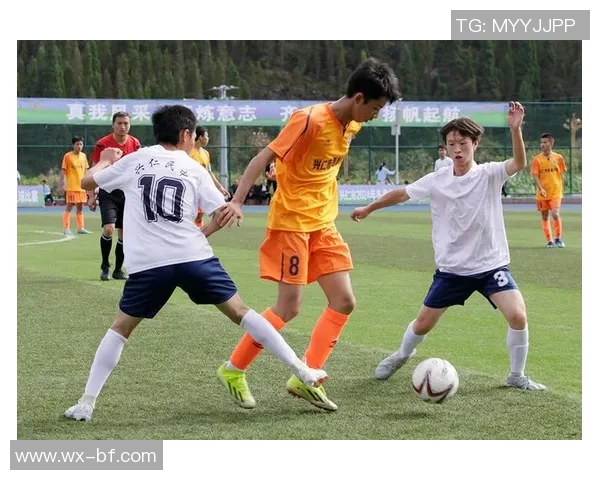 足球场上的魅力风采好帅的足球明星引领时尚潮流与运动激情