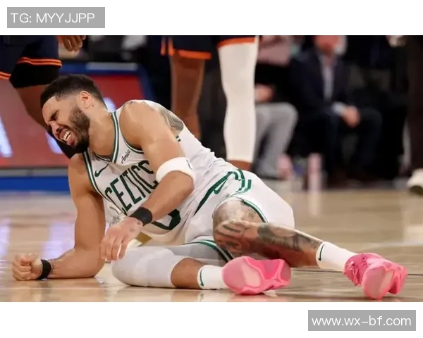 足球明星因伤接受脚部手术重返赛场的希望与挑战