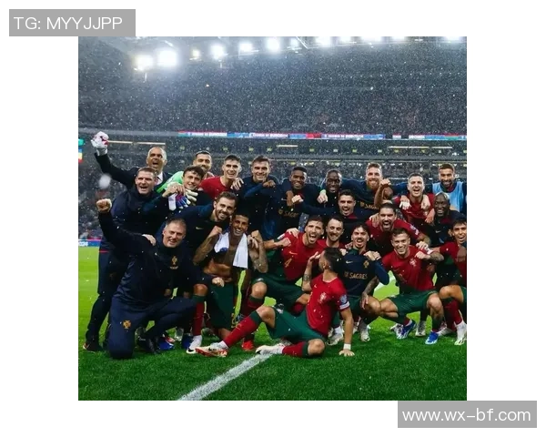 足球明星私生活揭秘球场外的爱情与争议全记录